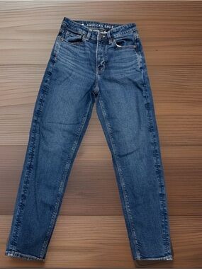 American Eagle Mom Jeans High Rise Size 2 Regular Stretch EUC